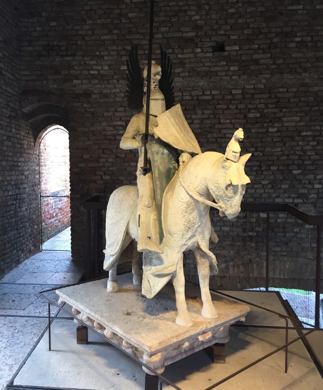 E740B372-0487-4BE2-8DF4-52D7FD824899