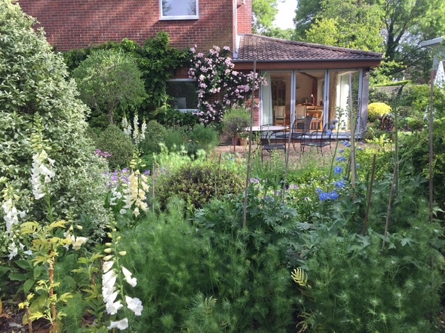 D9EB1F4D-4CAA-4E96-89B2-043DACDE6361